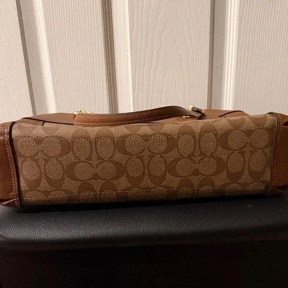 Coach Tan and Brown Signature Shoulder Bag - Never Used - Picture 6 of 7